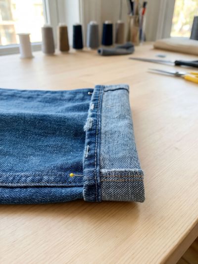 Подшить джинсы с сохранением оригинального шва